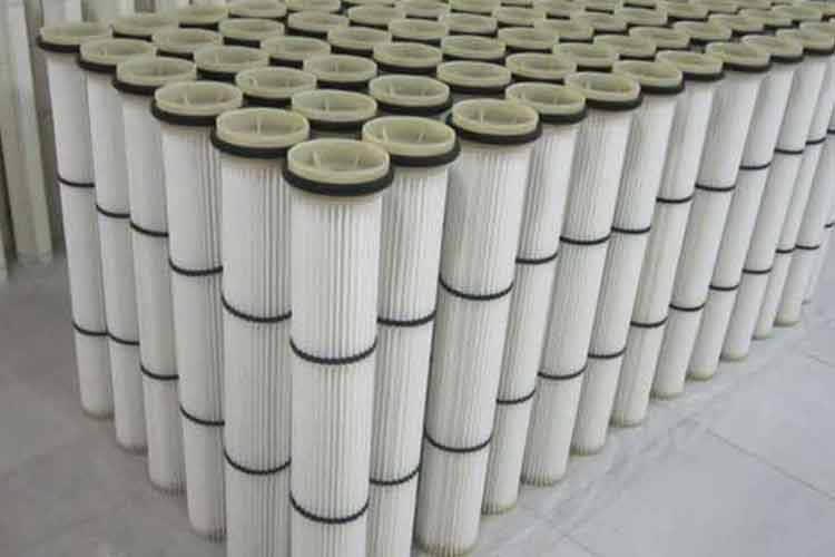 要知道这种抛丸机米兰（中国）在使用过程当中是要防止大颗粒以及批量的固态物体浸入滤筒系统内部的，所以我们需要防止内部发生堵塞的现象